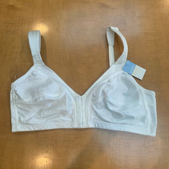 Simply Basic White Front Close Bra Size 40D No Wire Bra Style 5366 NWT - Picture 1 of 8